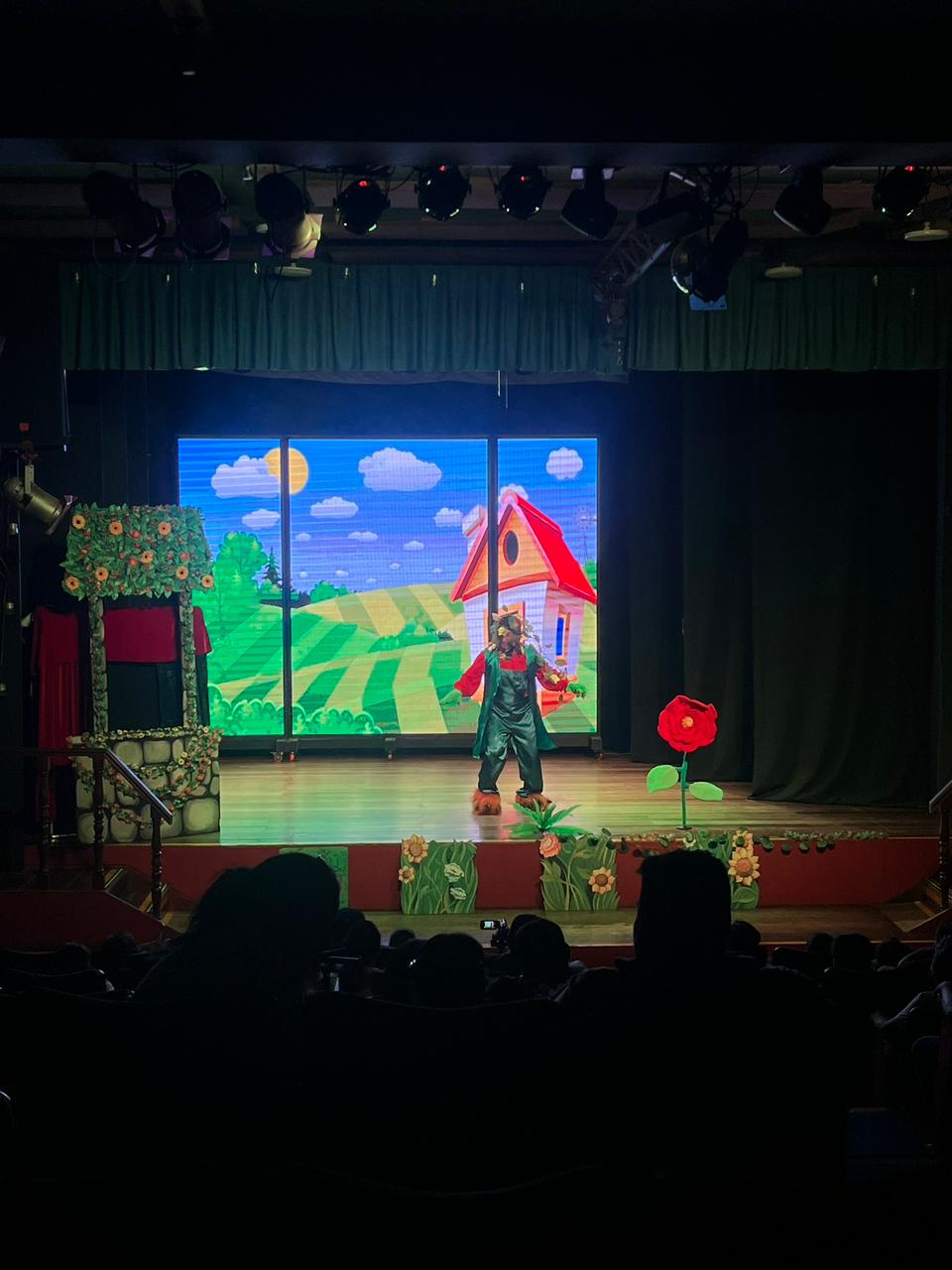 Escena teatral de Gabuf Producciones